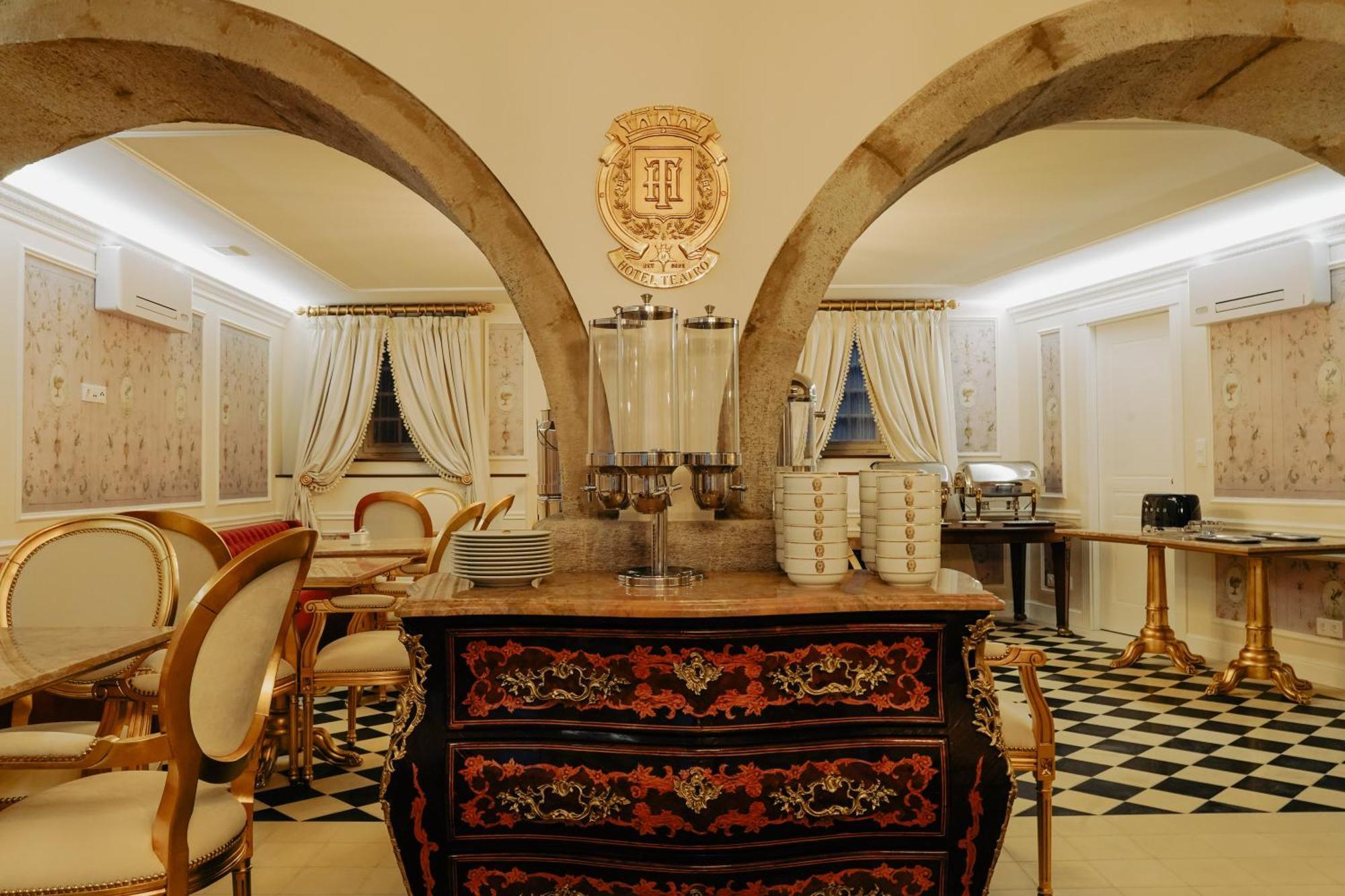 Boutique Hotel Teatro Angra do Heroismo Ngoại thất bức ảnh